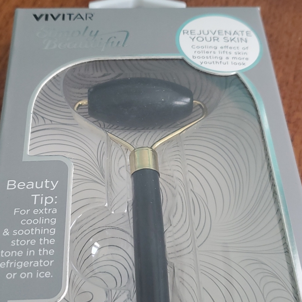 Black Obsidian Facial Roller - Picture 3 of 13
